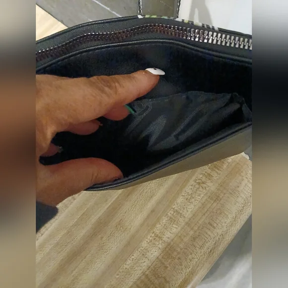 Sold Do Not Buy ED Hardy NWT Large Black & Rhinestoned Skull Wristlet - Picture 6 of 10